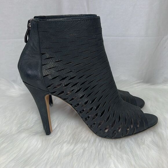 Vince Camuto Krandi Laser Cut Leather Heeled Booties Sz 5.5 - Picture 5 of 7